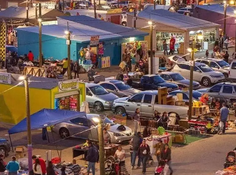 Tanque Verde Swap Meet, United States